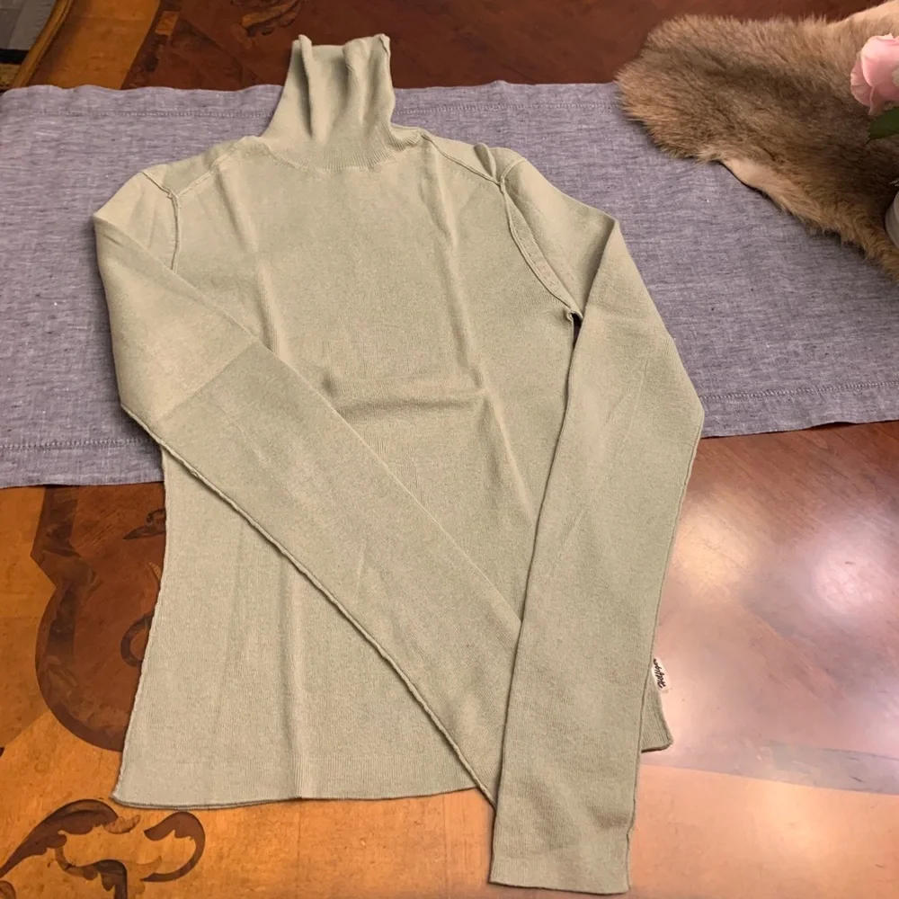 New Tommy Hilfiger Turtleneck Sweater - Picture 2 of 6